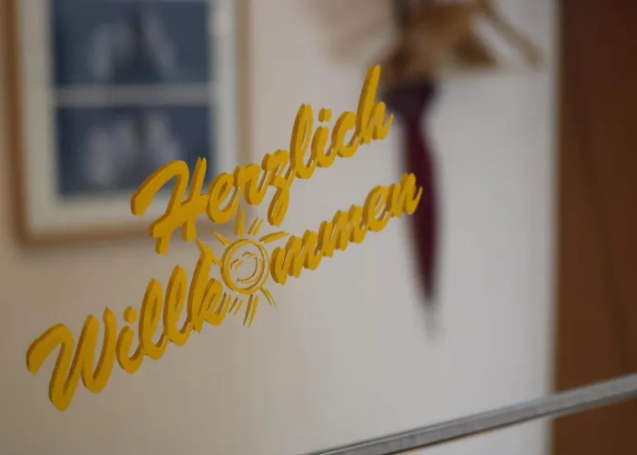 Stylish Ground-floor Apartment *